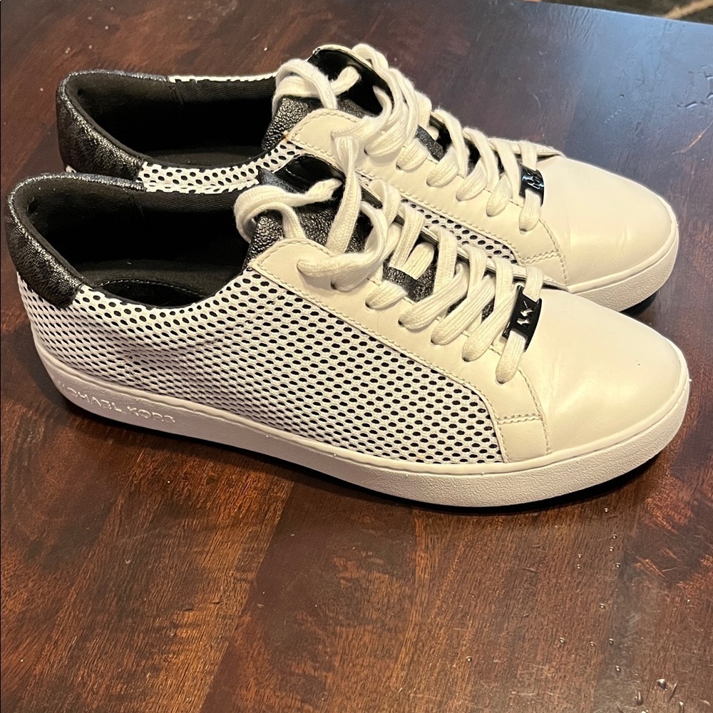 Michael Kors White and Black Men's used good condition - Picture 5 of 13